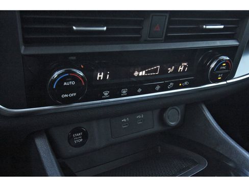 Certified 2025 Nissan Rogue SV image 25