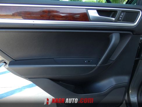 Used 2014 Volkswagen Touareg VR6 AWD/4WD image 39