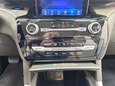 Used 2023 Ford Explorer Platinum w/ Technology Package image 32