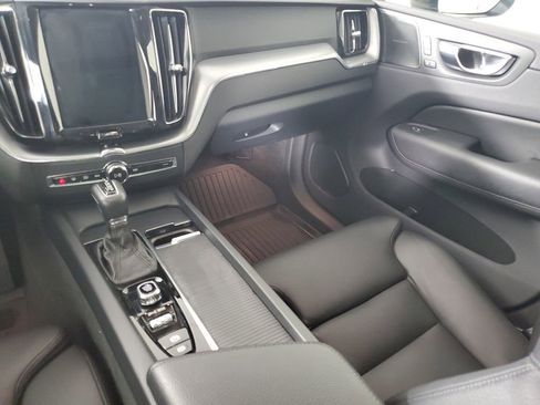 Used 2019 Volvo XC60 T5 Momentum w/ Multimedia Package image 19
