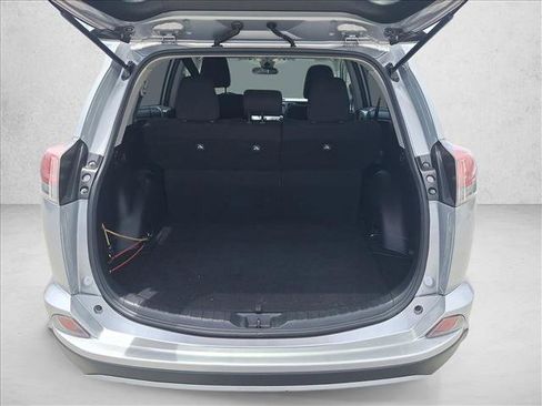 Used 2018 Toyota RAV4 XLE FWD image 6