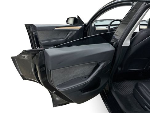 Certified 2023 Tesla Model Y Long Range AWD/4WD image 3