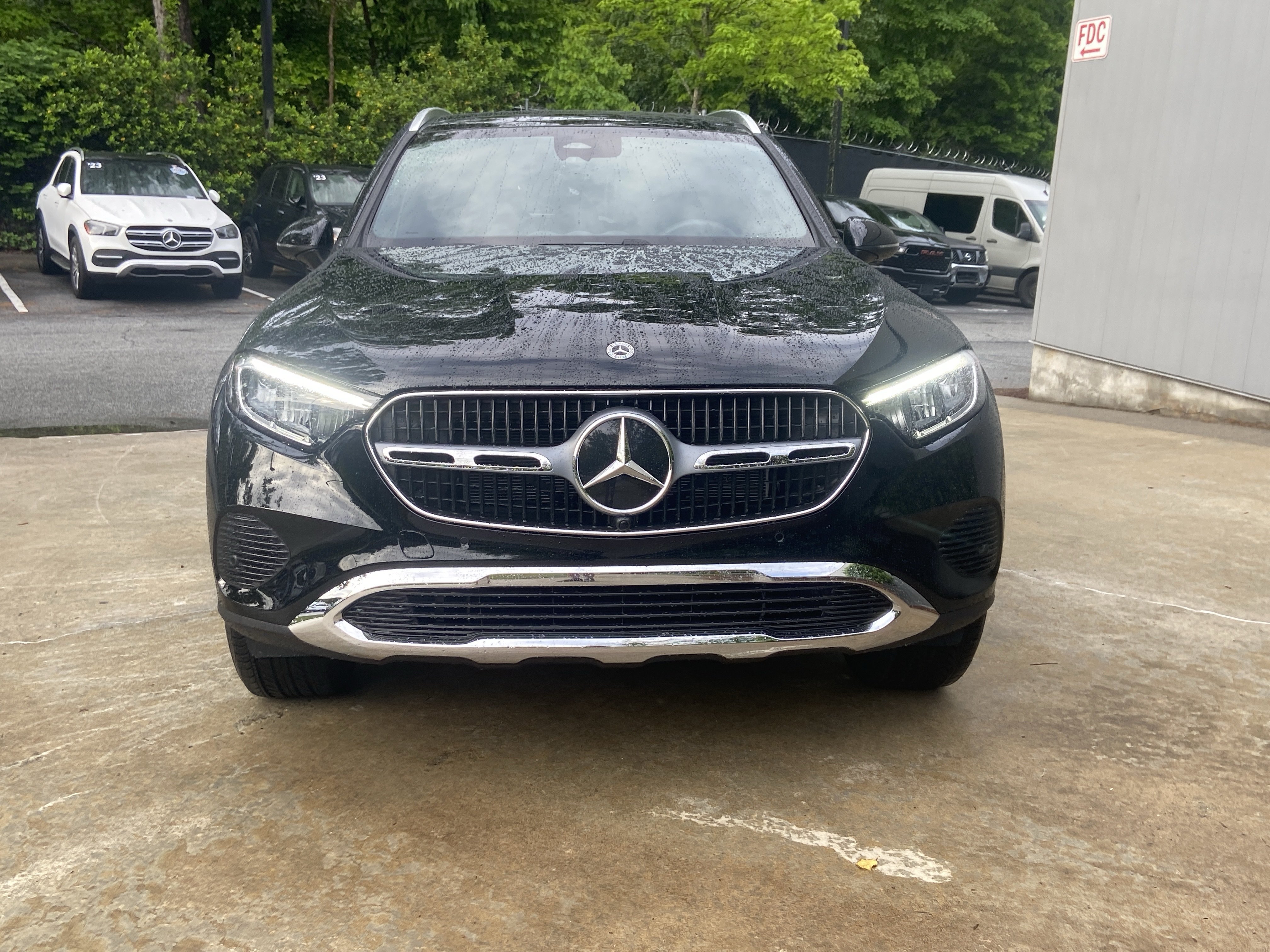 Used 2025 Mercedes-Benz GLC 300 image 3