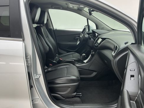 Used 2017 Chevrolet Trax LT w/ LT Convenience Package image 25