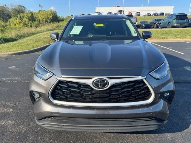 Used 2023 Toyota Highlander XLE FWD image 8