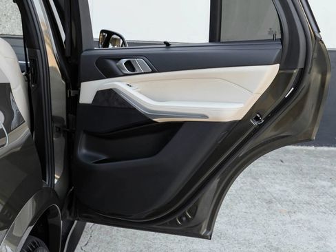 Used 2022 BMW X5 xDrive40i w/ M Sport Package image 60