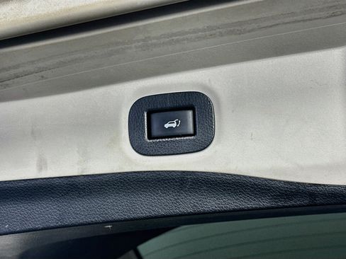 Used 2020 Nissan Rogue SV FWD image 28