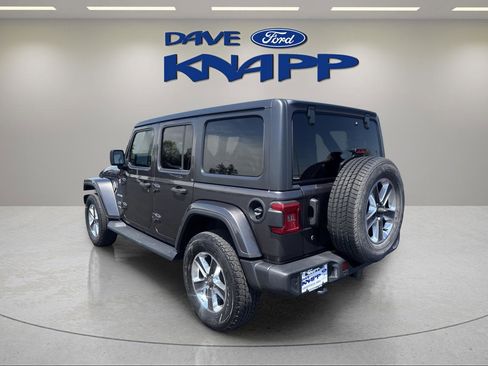 Used 2018 Jeep Wrangler Unlimited Sahara AWD/4WD image 5