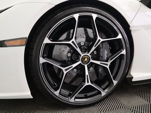 Used 2024 Lamborghini Revuelto image 27