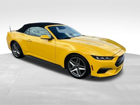 Used 2024 Ford Mustang Convertible image 8