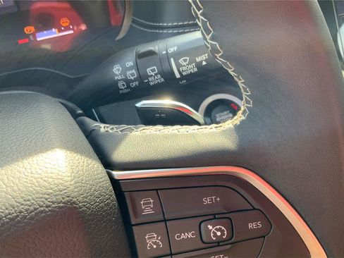 Used 2023 Jeep Grand Cherokee L Laredo image 35