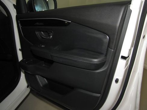 Certified 2023 Honda Pilot Touring image 21