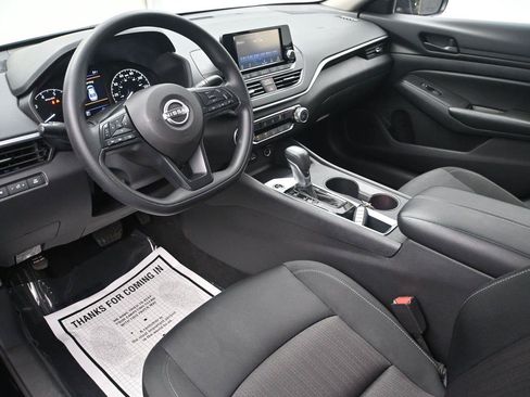 Used 2024 Nissan Altima 2.5 S FWD image 2