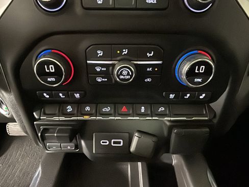 Used 2020 Chevrolet Silverado 1500 LTZ AWD/4WD image 26
