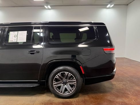 Used 2023 Jeep Wagoneer L Series II AWD/4WD image 36