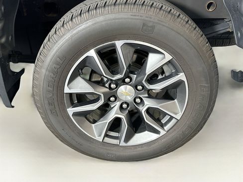 Used 2023 Chevrolet Silverado 1500 LT AWD/4WD image 11