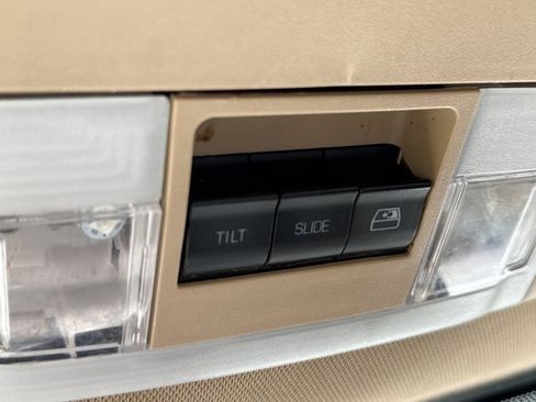 Used 2013 Ford F150 King Ranch w/ King Ranch Luxury Pkg image 21