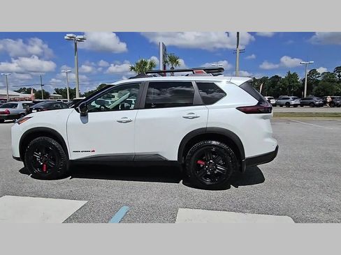 Used 2025 Nissan Rogue SV AWD/4WD image 29