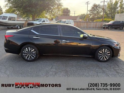 Used 2024 Nissan Altima 2.5 SV FWD image 8