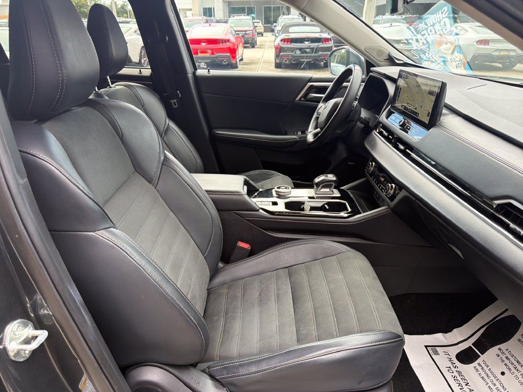 Used 2025 Mitsubishi Outlander SE FWD image 27