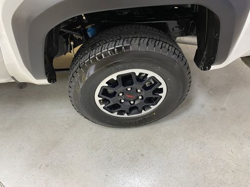 Used 2025 Toyota Tacoma TRD Off-Road image 12