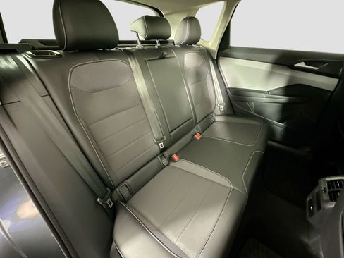 Certified 2022 Volkswagen Taos SE image 24