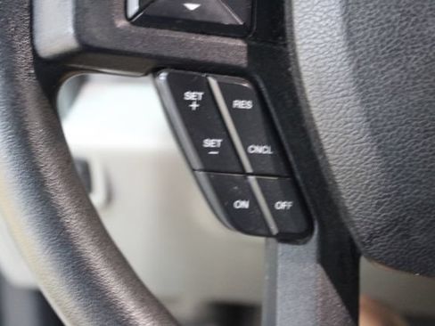Used 2015 Ford F150 XLT AWD/4WD image 17