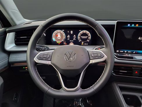 New 2026 Volkswagen Tiguan SE image 43