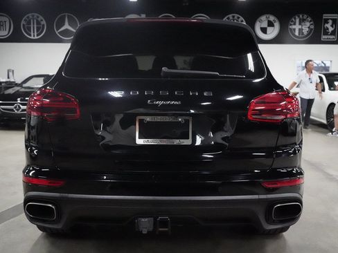 Used 2017 Porsche Cayenne Platinum Edition AWD/4WD image 4