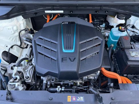 Used 2020 Kia Niro EX image 35