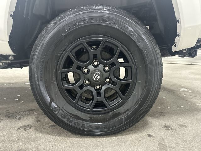 Used 2021 Toyota Tacoma SR5 RWD image 11
