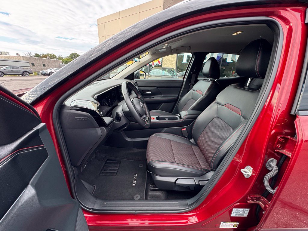Used 2025 Nissan Kicks SR AWD/4WD image 29