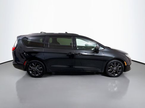 Used 2019 Chrysler Pacifica Touring-L Plus w/ Advanced Safetytec Group image 8
