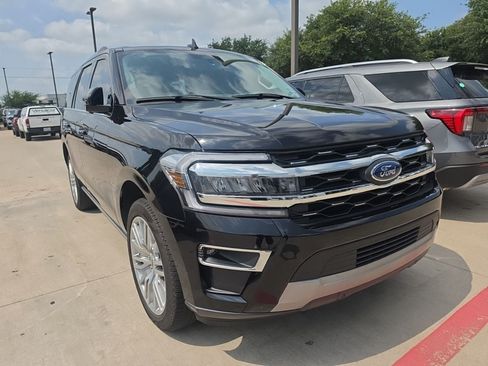 Used 2024 Ford Expedition Limited RWD image 2