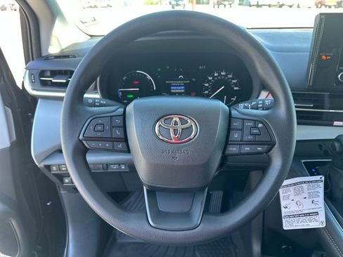 New 2026 Toyota Sienna LE FWD image 12