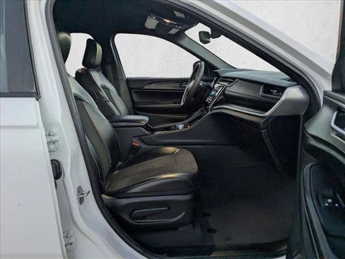 Used 2023 Jeep Grand Cherokee L Altitude image 21