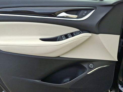 Certified 2023 Buick Enclave Essence image 21