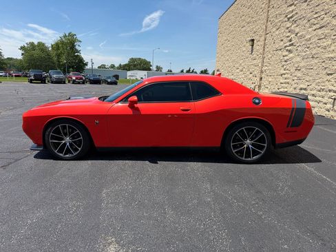 Used 2016 Dodge Challenger R/T Scat Pack RWD image 2