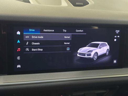 Used 2024 Porsche Cayenne image 32