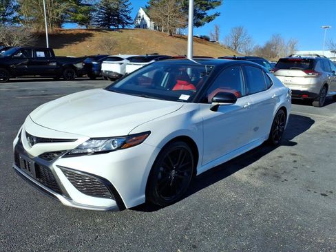 Used 2022 Toyota Camry XSE image 11