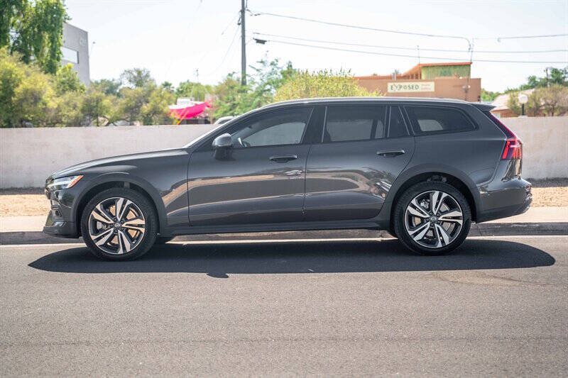 Used 2025 Volvo V60 B5 Cross Country Plus AWD/4WD image 2