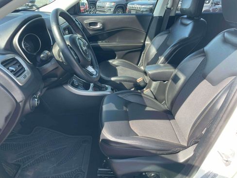 Used 2017 Jeep Compass Latitude w/ Popular Equipment Group AWD/4WD image 5