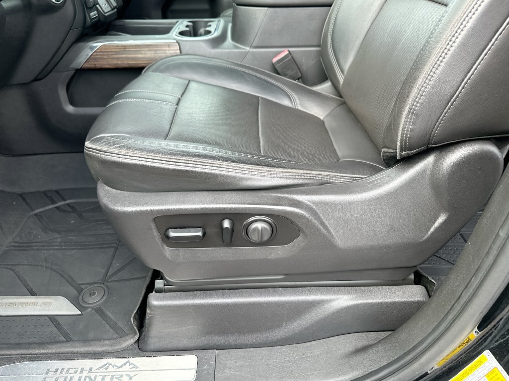 Used 2021 Chevrolet Silverado 1500 High Country w/ Technology Package AWD/4WD image 9