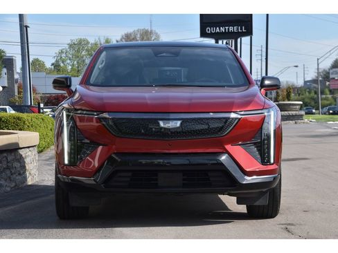 Used 2025 Cadillac Optiq Sport 2 w/ LPO, Floor Liner Package AWD/4WD image 9