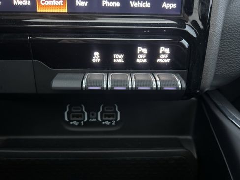 Used 2022 RAM 1500 Laramie w/ Sport Appearance Package image 19