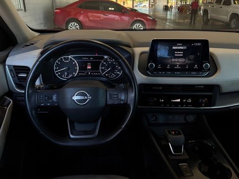 Used 2025 Nissan Rogue SV AWD/4WD image 15