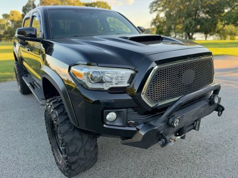 Used 2017 Toyota Tacoma TRD Off-Road w/ Tow Package (A/T) AWD/4WD image 42