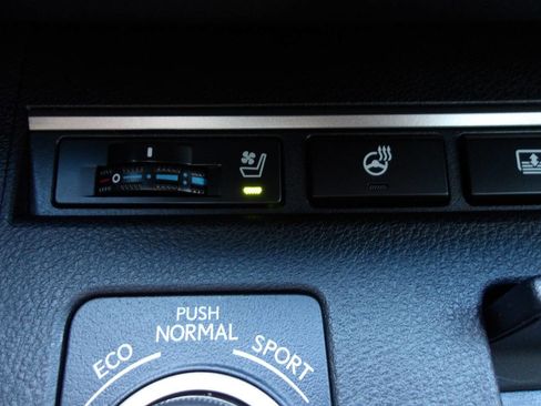 Used 2013 Lexus ES 300h w/ Luxury Pkg image 18