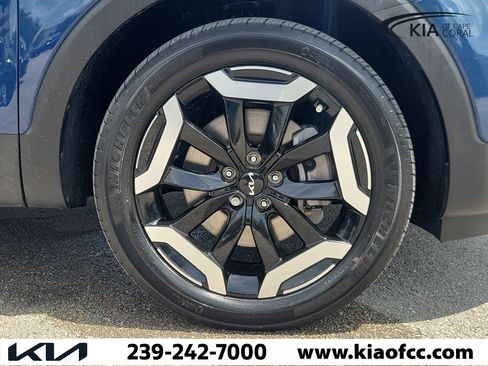 Certified 2023 Kia Telluride EX w/ EX Captain's Chair Package AWD/4WD image 6