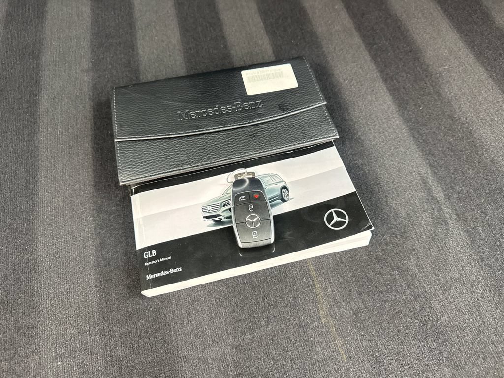 Used 2025 Mercedes-Benz GLB 250 w/ Exclusive Package image 79
